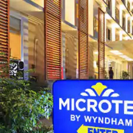 Microtel By Wyndham Acropolis Manila Exterior photo